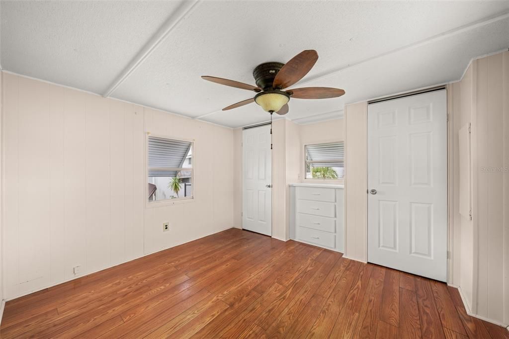 For Sale: $99,900 (2 beds, 1 baths, 672 Square Feet)