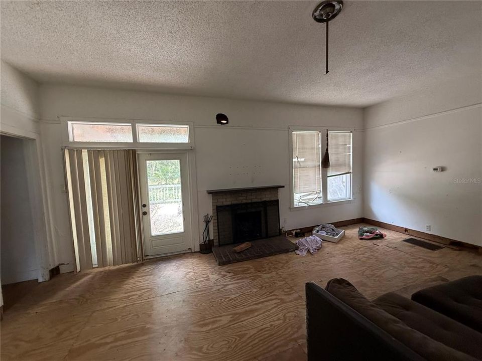 En Venta: $127,000 (3 camas, 2 baños, 1712 Pies cuadrados)