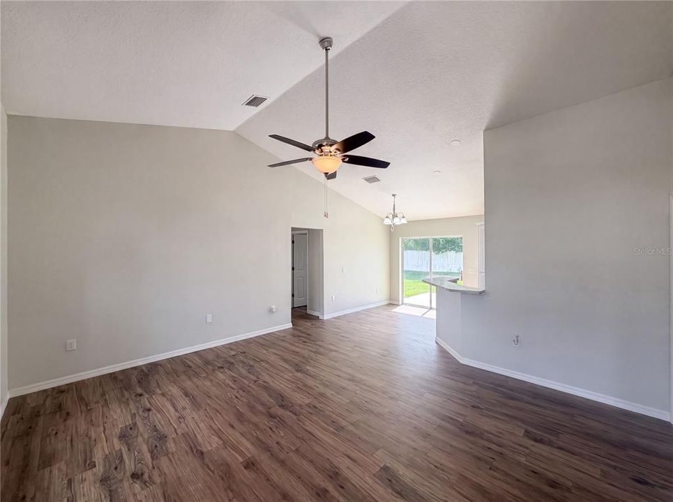 For Sale: $275,000 (3 beds, 2 baths, 1396 Square Feet)