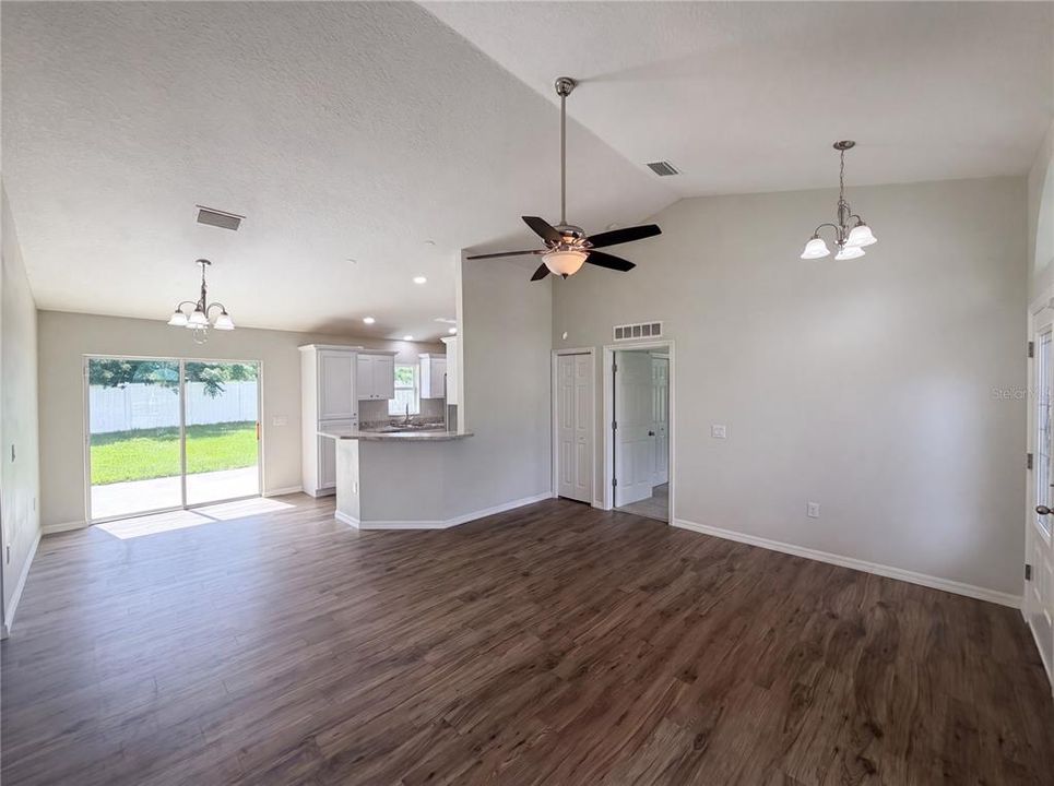 For Sale: $275,000 (3 beds, 2 baths, 1396 Square Feet)