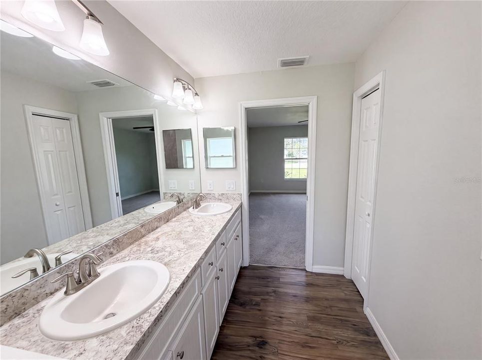 For Sale: $275,000 (3 beds, 2 baths, 1396 Square Feet)