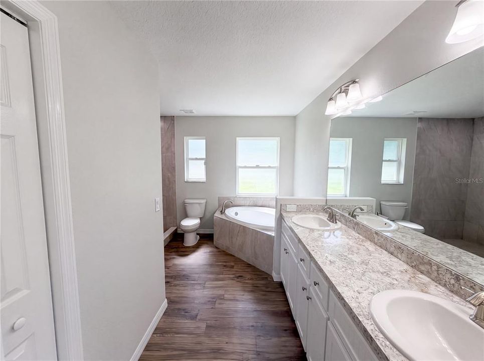 For Sale: $275,000 (3 beds, 2 baths, 1396 Square Feet)