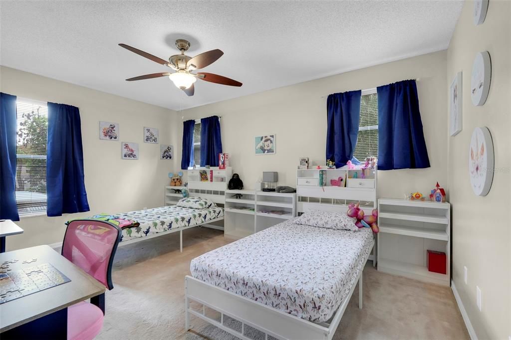 En Venta: $585,000 (4 camas, 2 baños, 3000 Pies cuadrados)