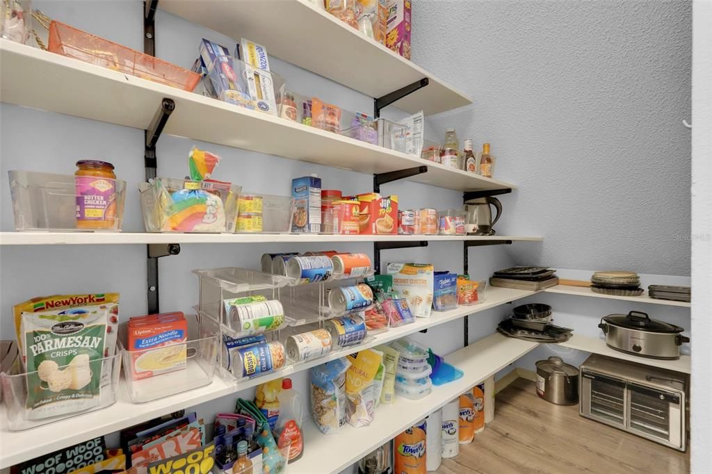 En Venta: $585,000 (4 camas, 2 baños, 3000 Pies cuadrados)