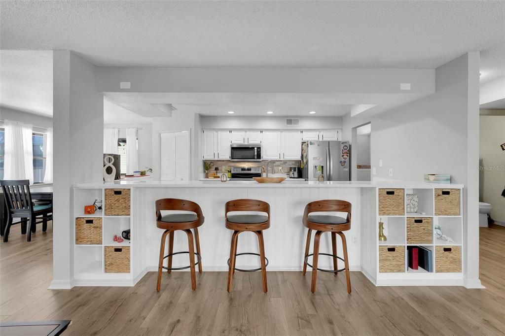 En Venta: $585,000 (4 camas, 2 baños, 3000 Pies cuadrados)