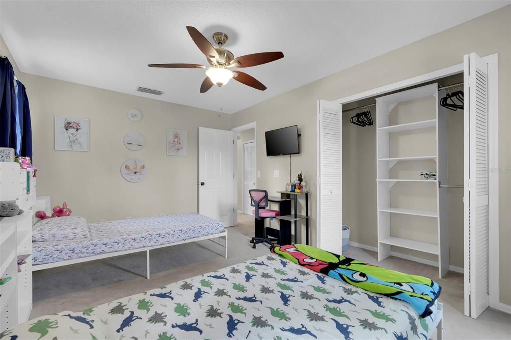 En Venta: $585,000 (4 camas, 2 baños, 3000 Pies cuadrados)