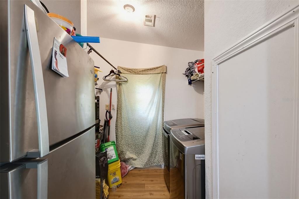 На продажу: $389,900 (3 спален, 2 ванн, 1800 Квадратных фут)