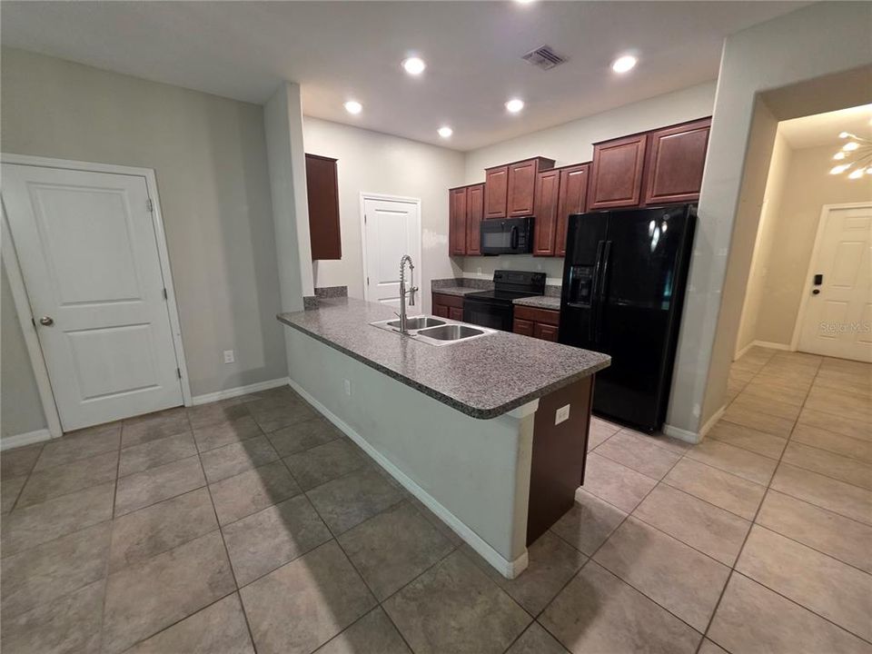 En Venta: $249,900 (3 camas, 2 baños, 1928 Pies cuadrados)