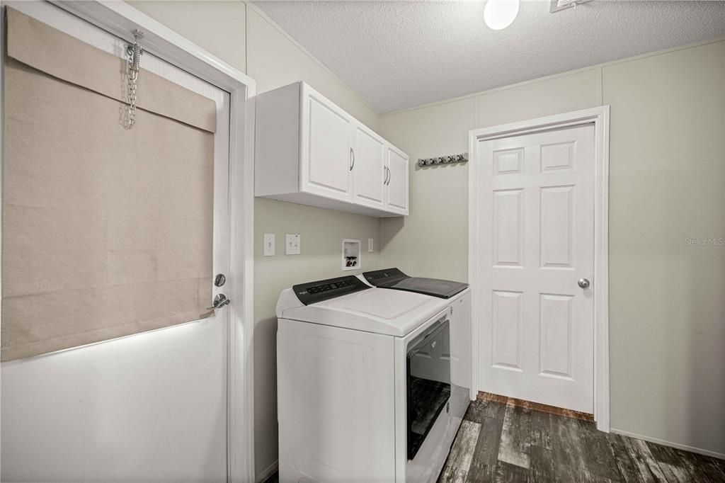 For Sale: $289,900 (5 beds, 3 baths, 2100 Square Feet)