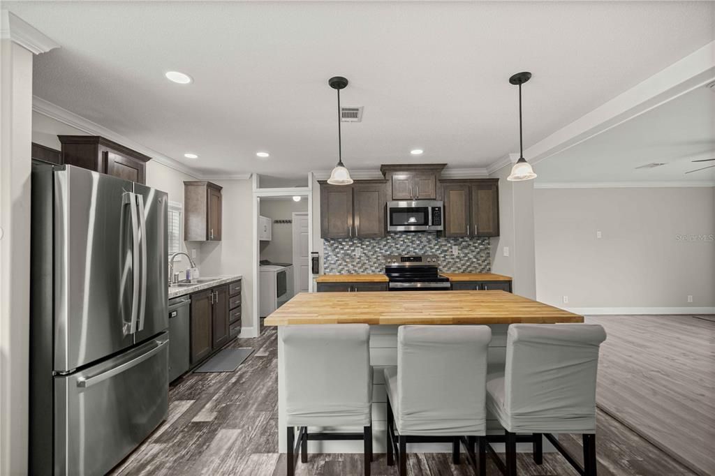 For Sale: $289,900 (5 beds, 3 baths, 2100 Square Feet)