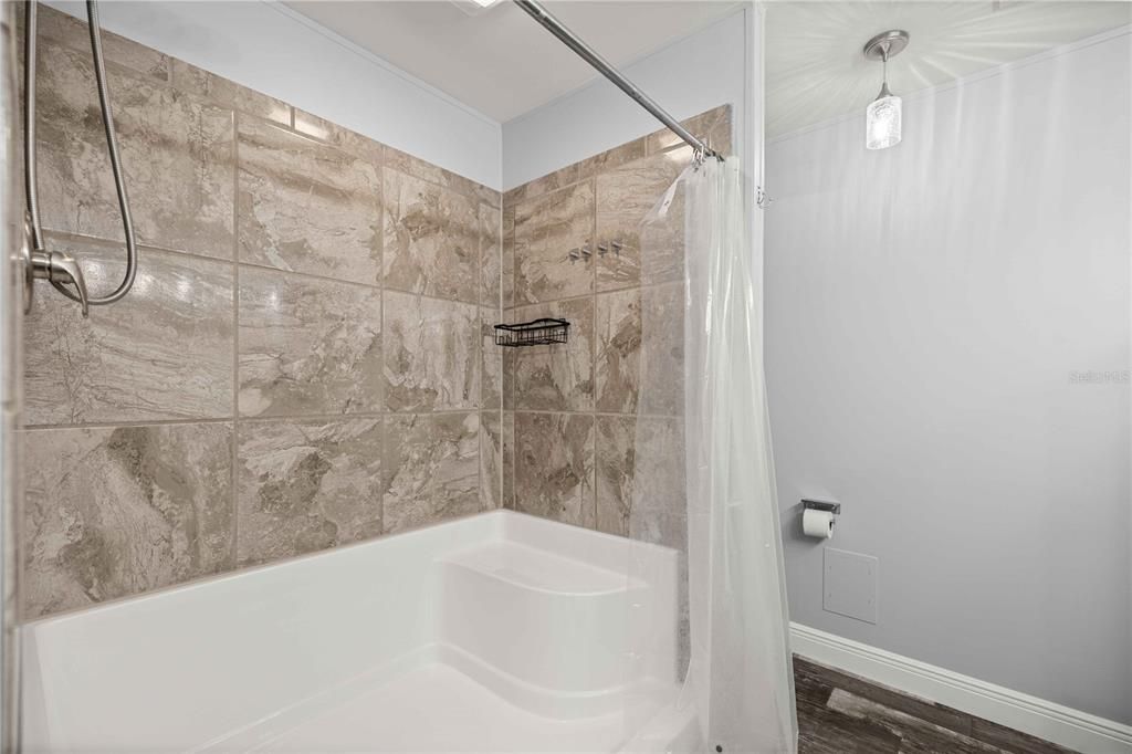 For Sale: $289,900 (5 beds, 3 baths, 2100 Square Feet)