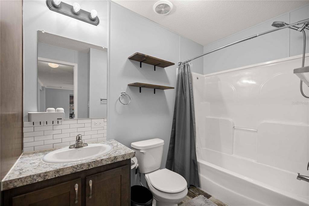 For Sale: $289,900 (5 beds, 3 baths, 2100 Square Feet)