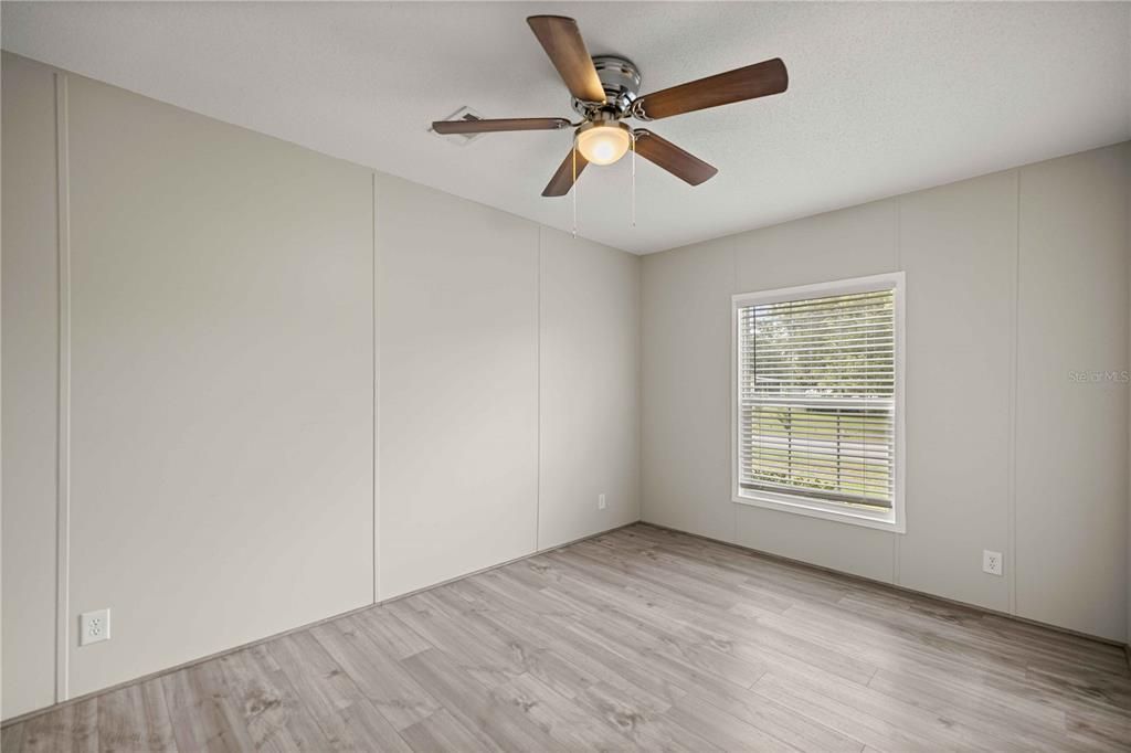 For Sale: $289,900 (5 beds, 3 baths, 2100 Square Feet)