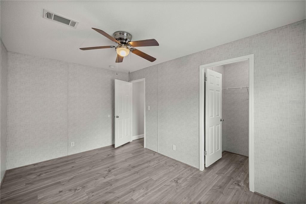 For Sale: $289,900 (5 beds, 3 baths, 2100 Square Feet)