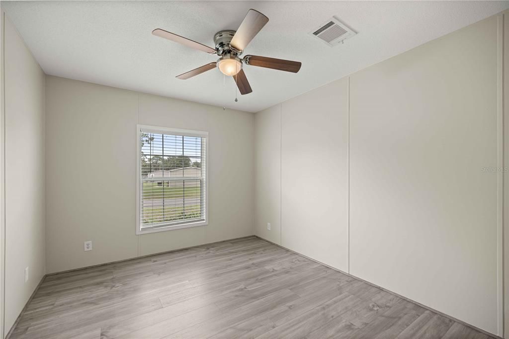 For Sale: $289,900 (5 beds, 3 baths, 2100 Square Feet)