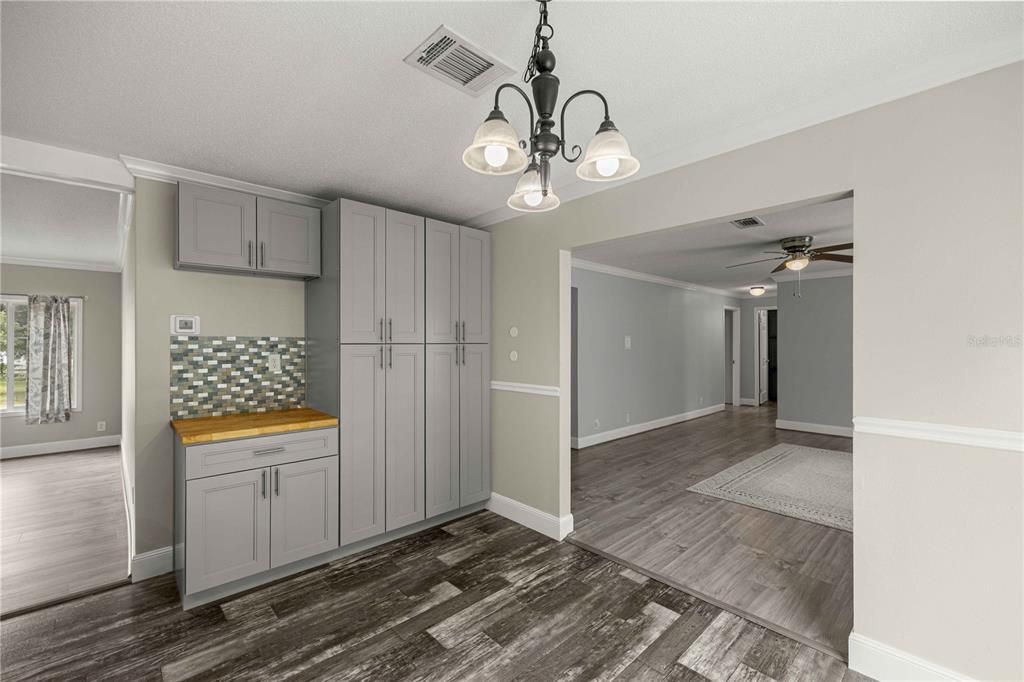 For Sale: $289,900 (5 beds, 3 baths, 2100 Square Feet)