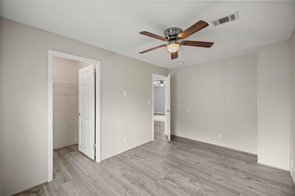 For Sale: $289,900 (5 beds, 3 baths, 2100 Square Feet)