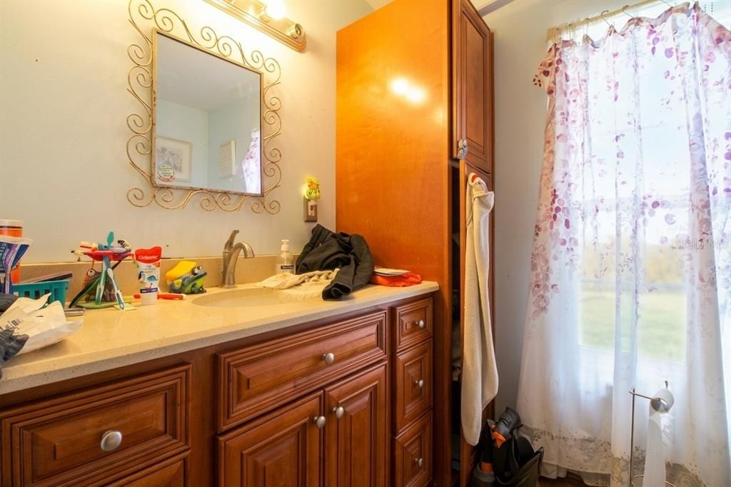 На продажу: $200,000 (2 спален, 2 ванн, 1402 Квадратных фут)