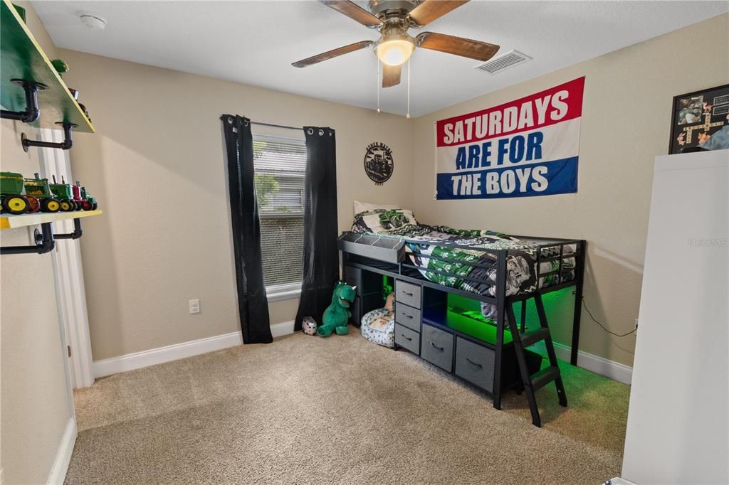 For Sale: $285,000 (3 beds, 2 baths, 1376 Square Feet)