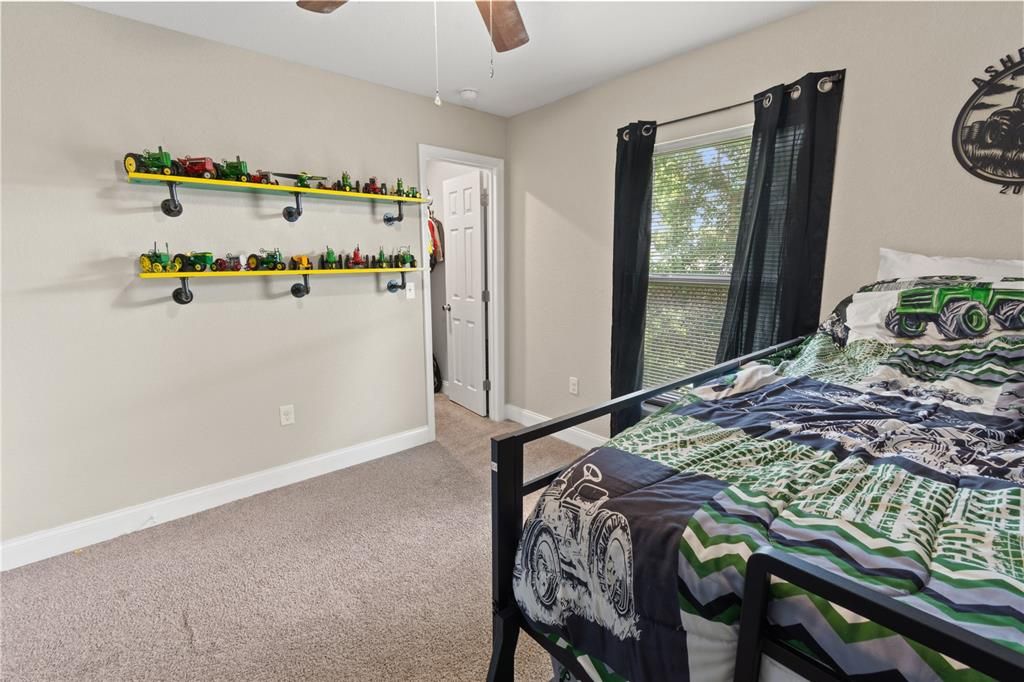 For Sale: $285,000 (3 beds, 2 baths, 1376 Square Feet)