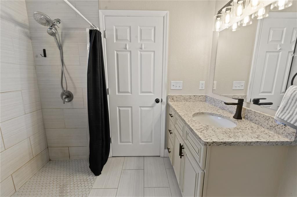 For Sale: $285,000 (3 beds, 2 baths, 1376 Square Feet)