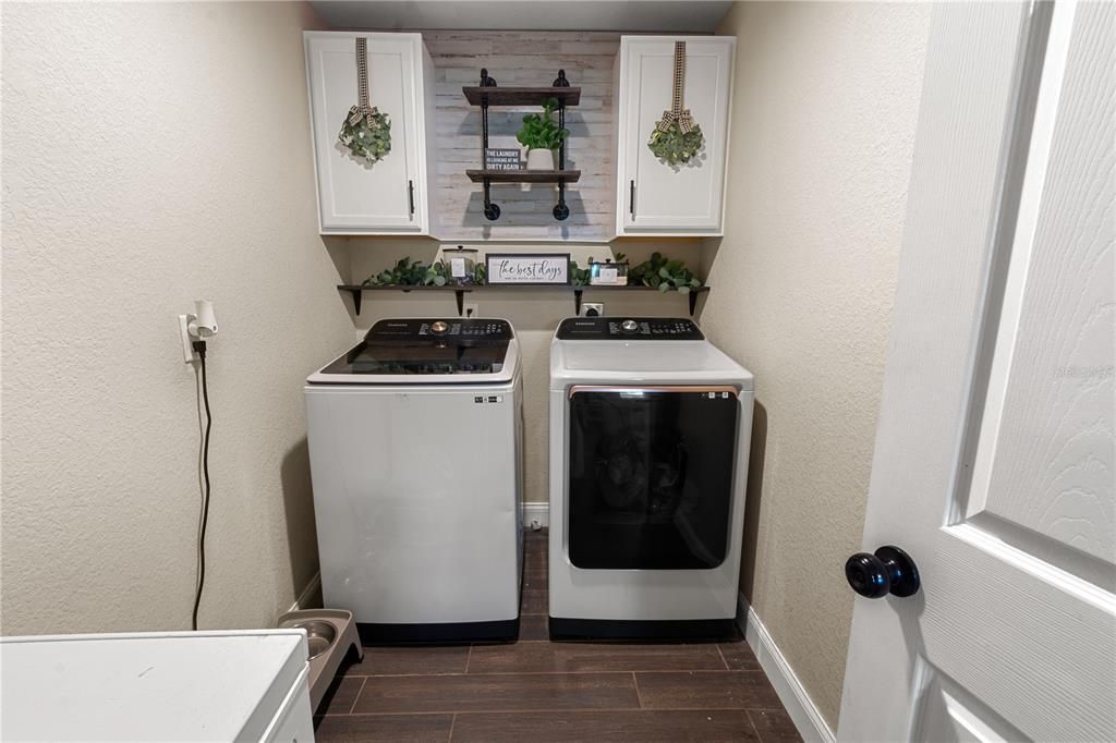 For Sale: $285,000 (3 beds, 2 baths, 1376 Square Feet)