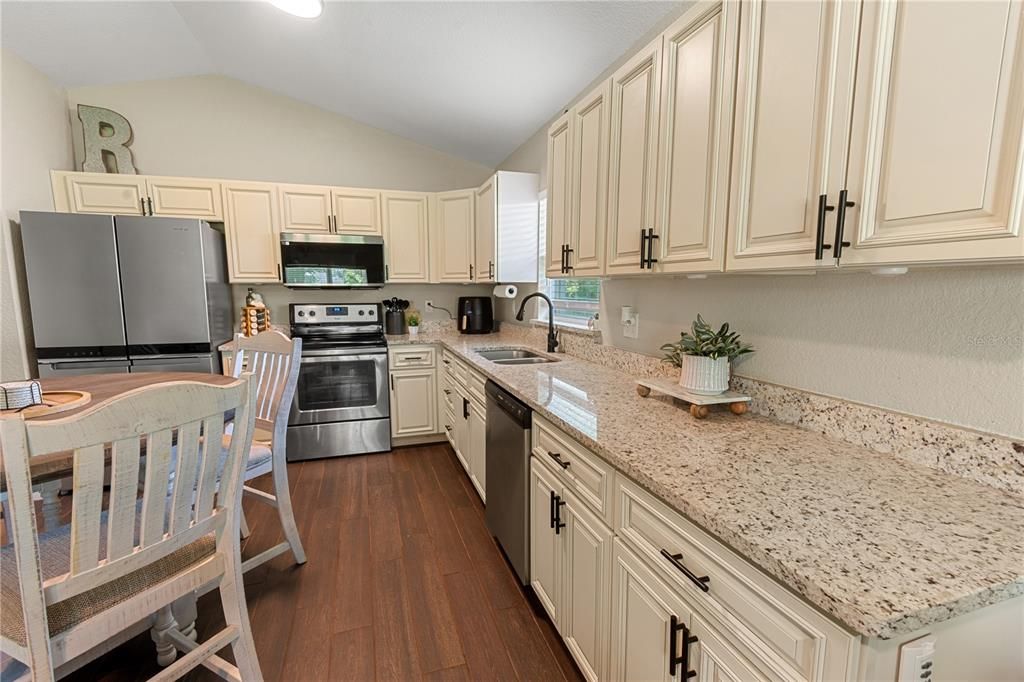 For Sale: $285,000 (3 beds, 2 baths, 1376 Square Feet)