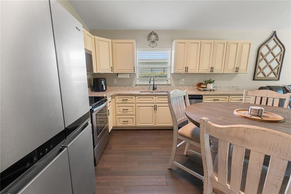 For Sale: $285,000 (3 beds, 2 baths, 1376 Square Feet)