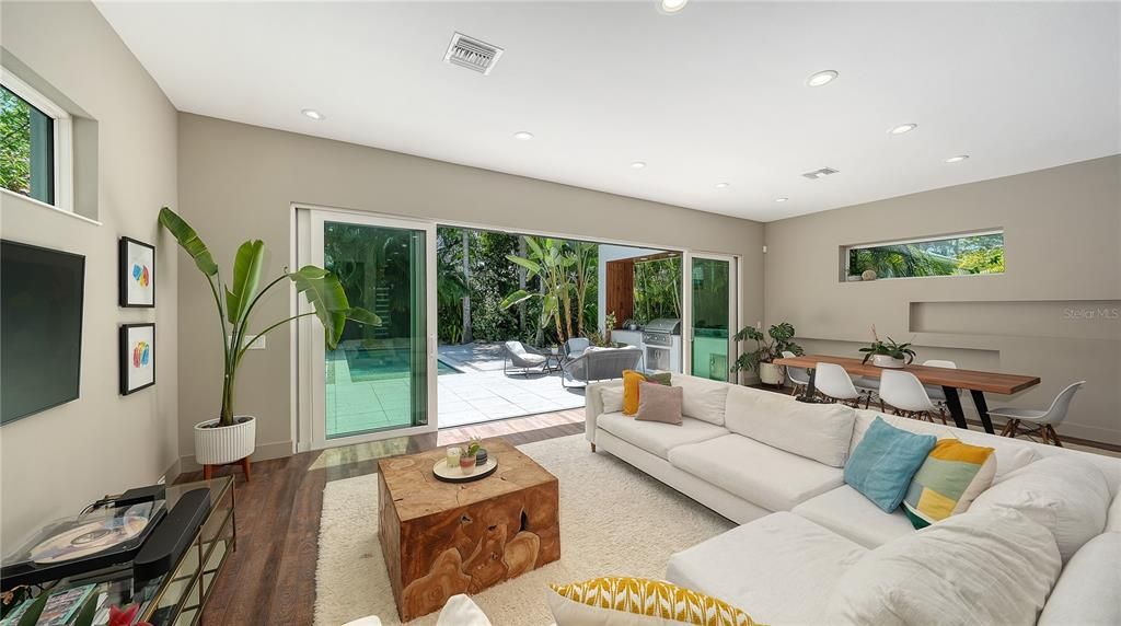 En Venta: $1,749,990 (3 camas, 3 baños, 2335 Pies cuadrados)