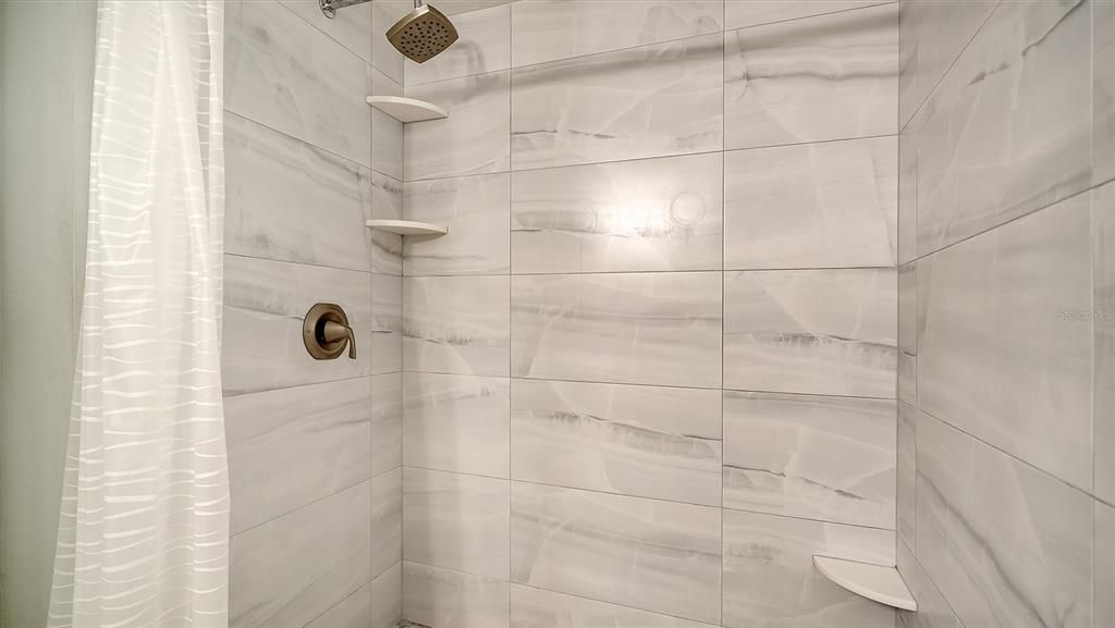 For Sale: $305,000 (2 beds, 2 baths, 1106 Square Feet)