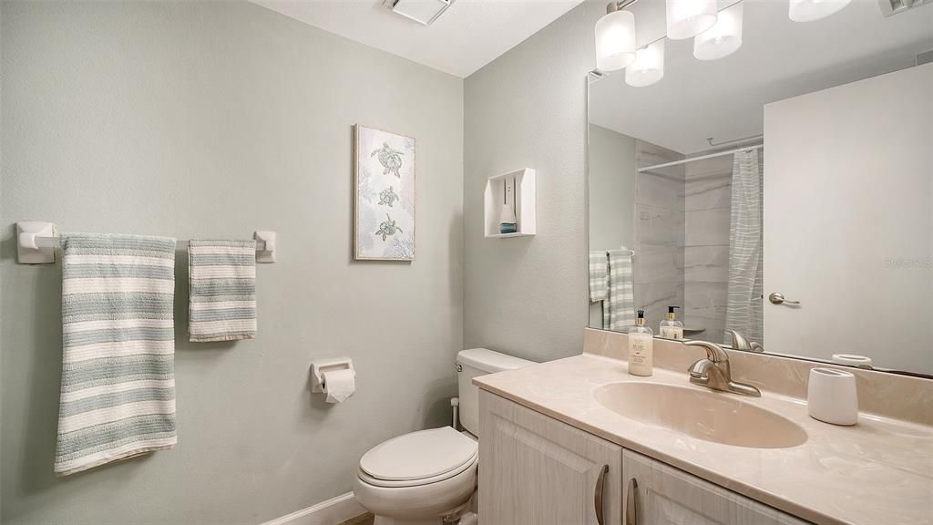 For Sale: $305,000 (2 beds, 2 baths, 1106 Square Feet)