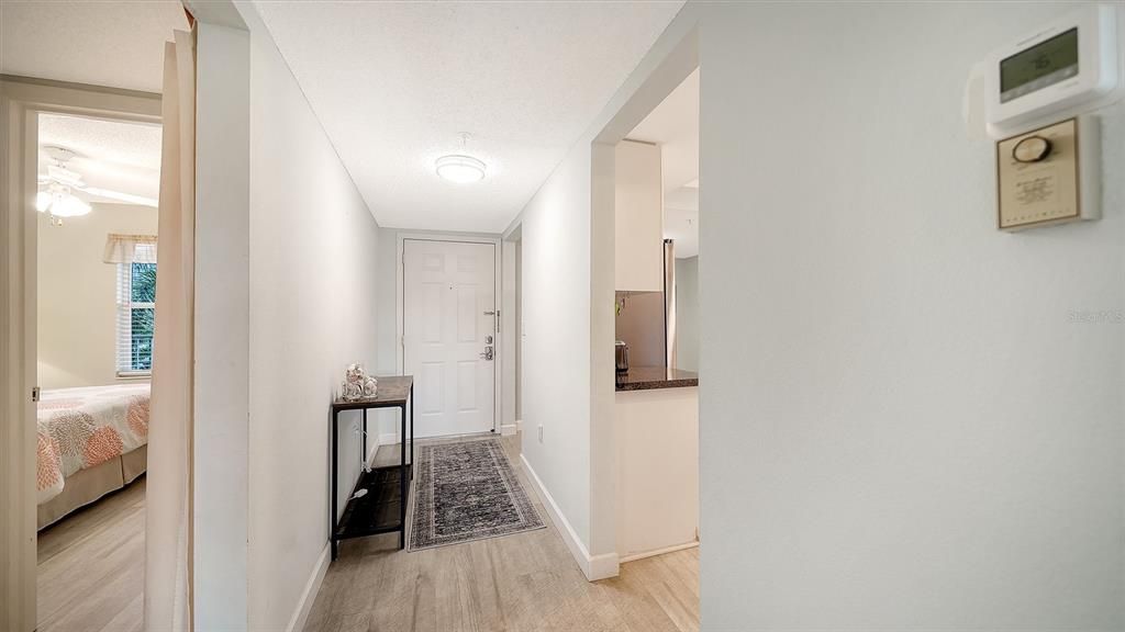 For Sale: $305,000 (2 beds, 2 baths, 1106 Square Feet)