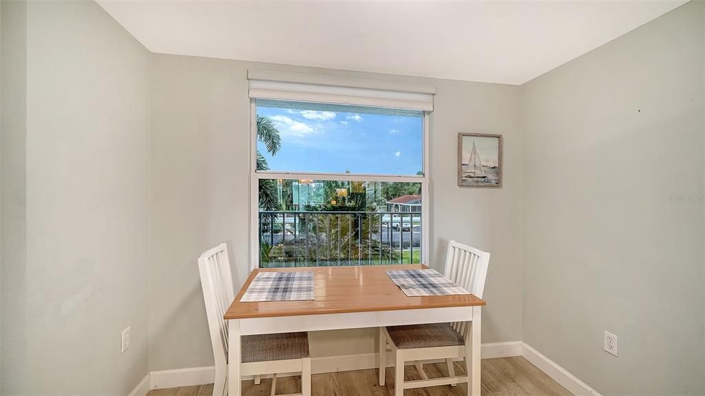 For Sale: $305,000 (2 beds, 2 baths, 1106 Square Feet)