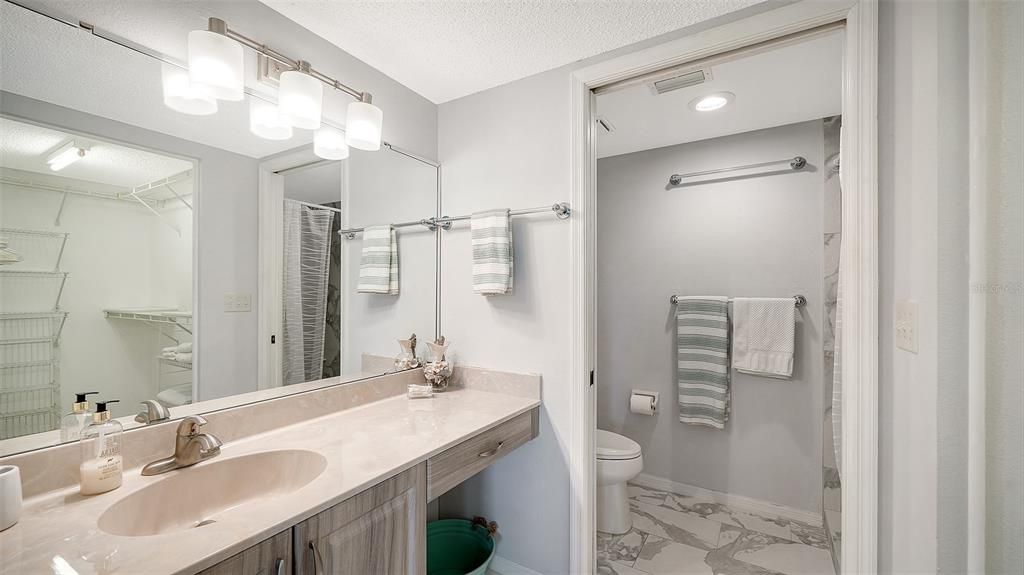 For Sale: $305,000 (2 beds, 2 baths, 1106 Square Feet)