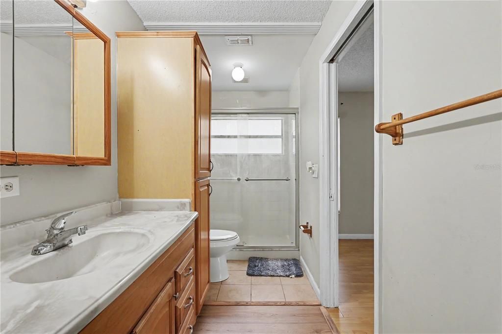 En Venta: $335,000 (3 camas, 2 baños, 1406 Pies cuadrados)