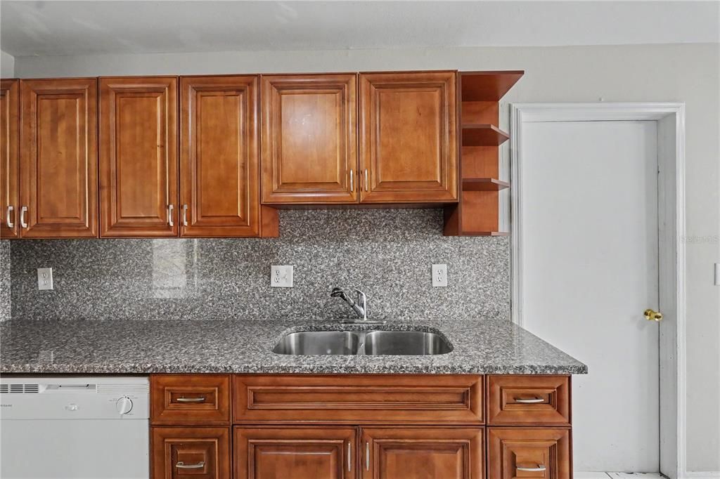 En Venta: $335,000 (3 camas, 2 baños, 1406 Pies cuadrados)