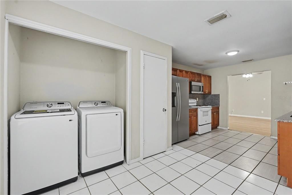 En Venta: $335,000 (3 camas, 2 baños, 1406 Pies cuadrados)