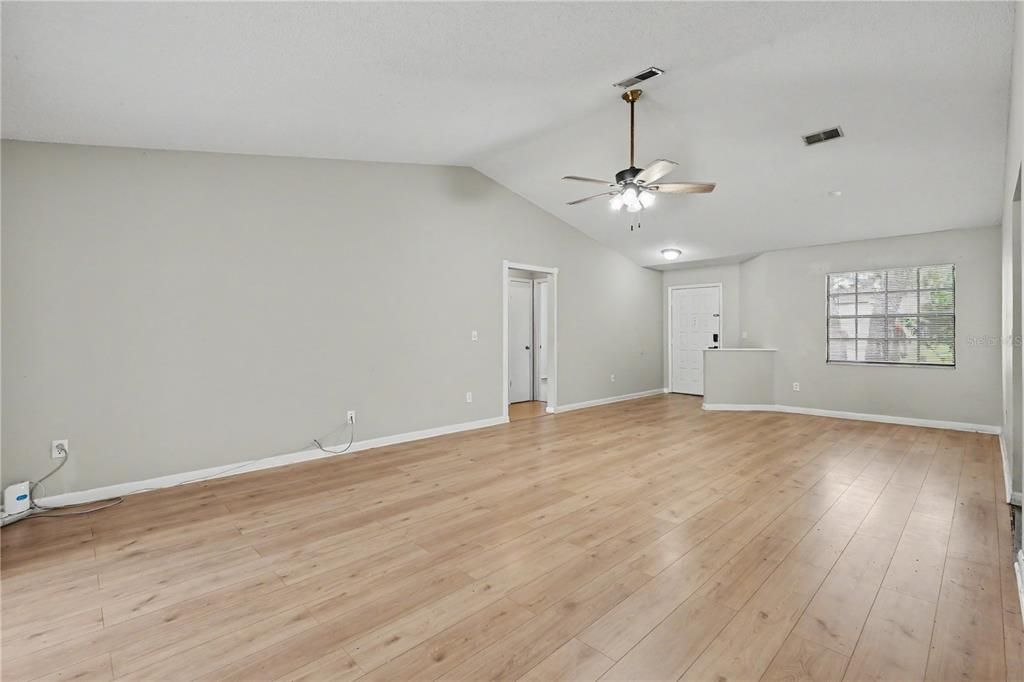 En Venta: $335,000 (3 camas, 2 baños, 1406 Pies cuadrados)