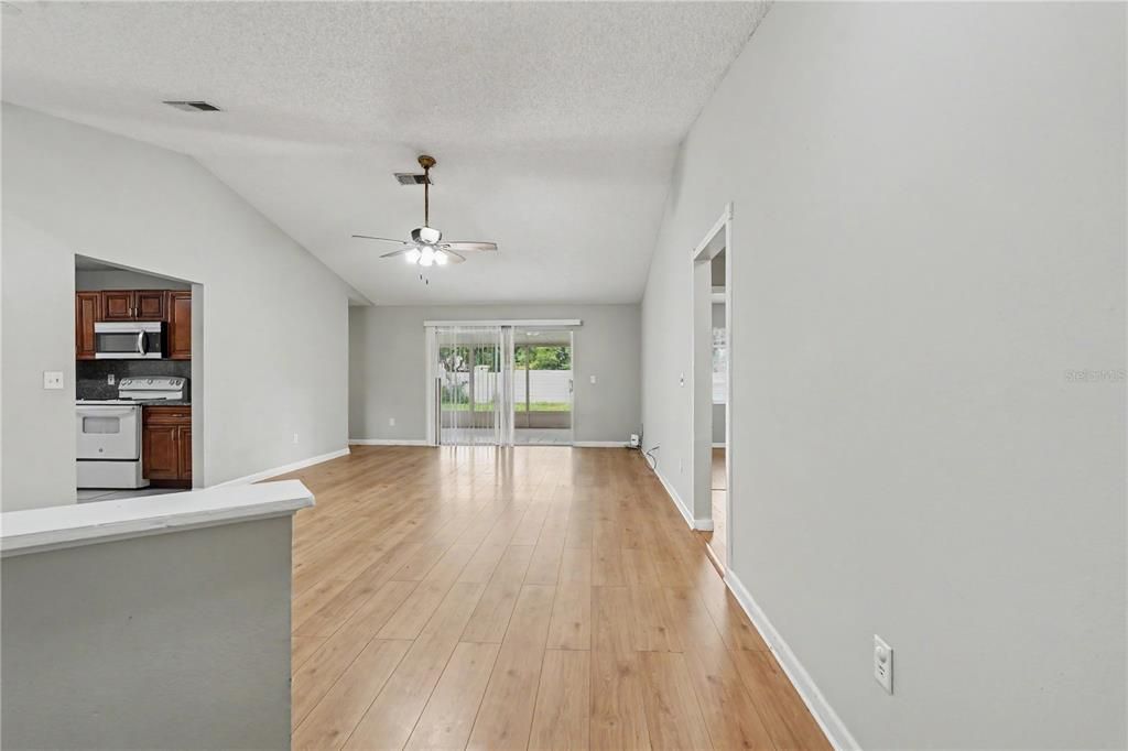 En Venta: $335,000 (3 camas, 2 baños, 1406 Pies cuadrados)