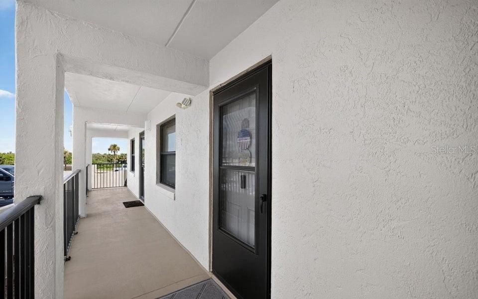 For Sale: $260,000 (2 beds, 2 baths, 925 Square Feet)