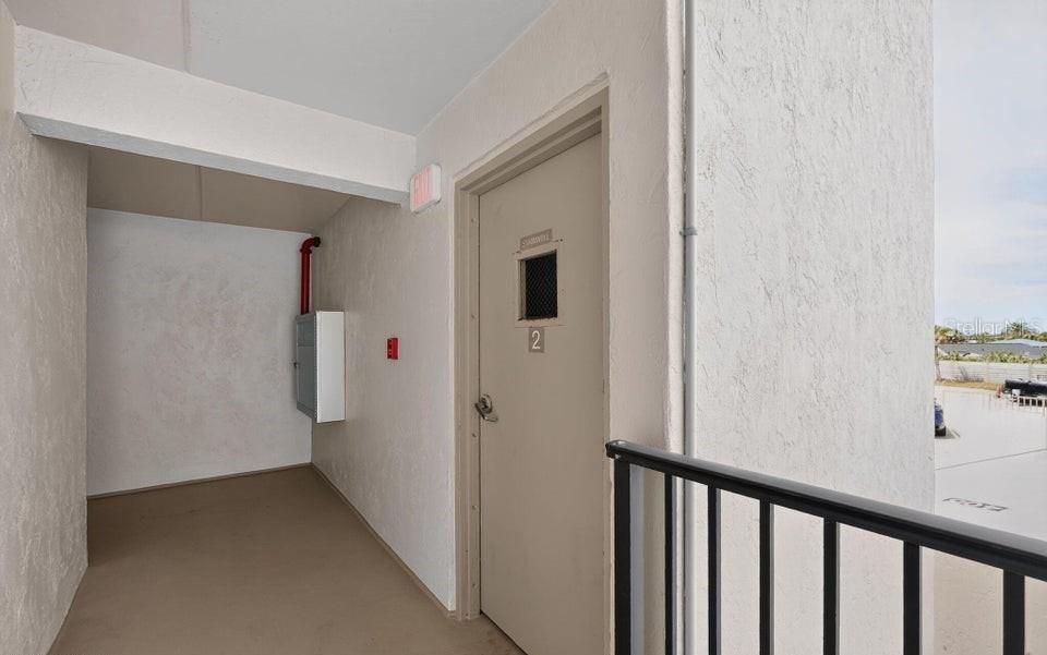 For Sale: $260,000 (2 beds, 2 baths, 925 Square Feet)