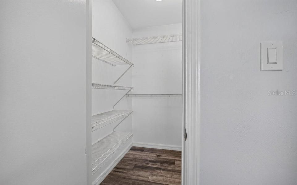 For Sale: $260,000 (2 beds, 2 baths, 925 Square Feet)