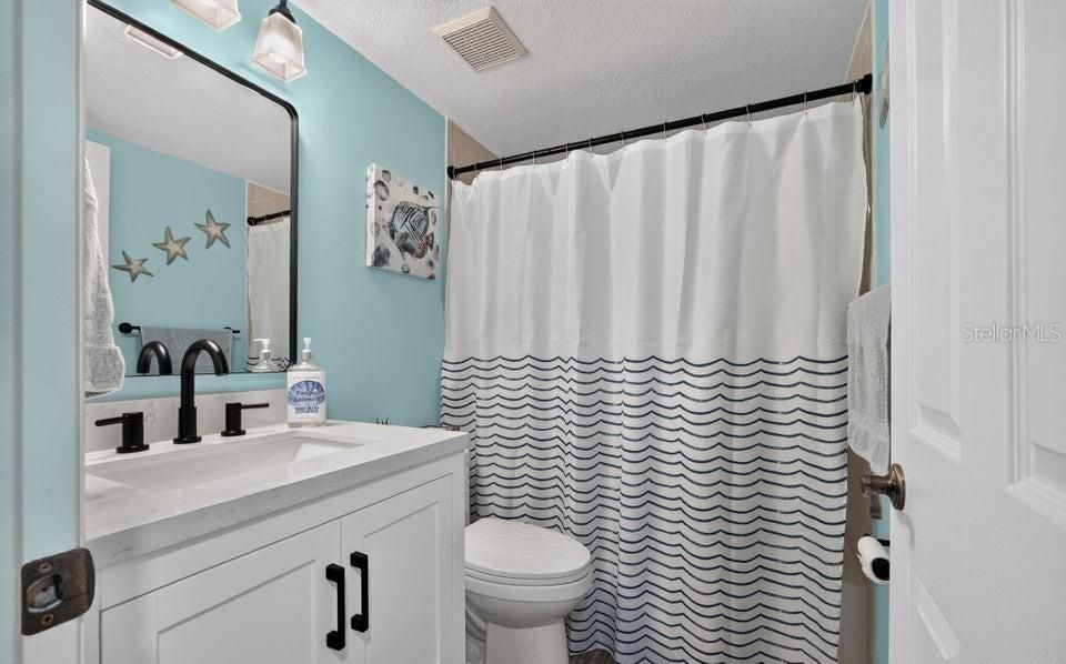 For Sale: $260,000 (2 beds, 2 baths, 925 Square Feet)