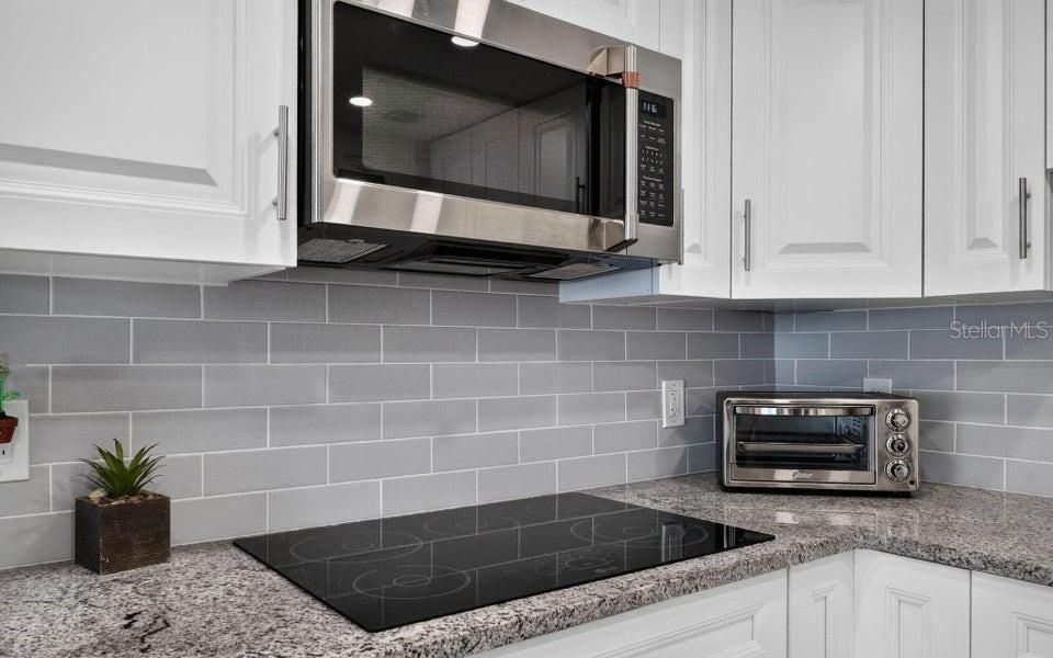 For Sale: $260,000 (2 beds, 2 baths, 925 Square Feet)