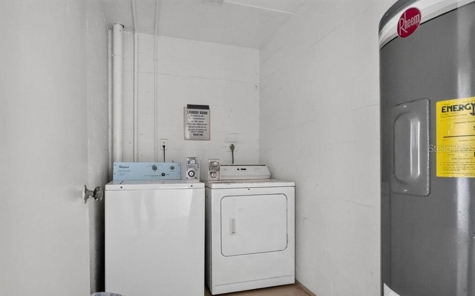 For Sale: $260,000 (2 beds, 2 baths, 925 Square Feet)