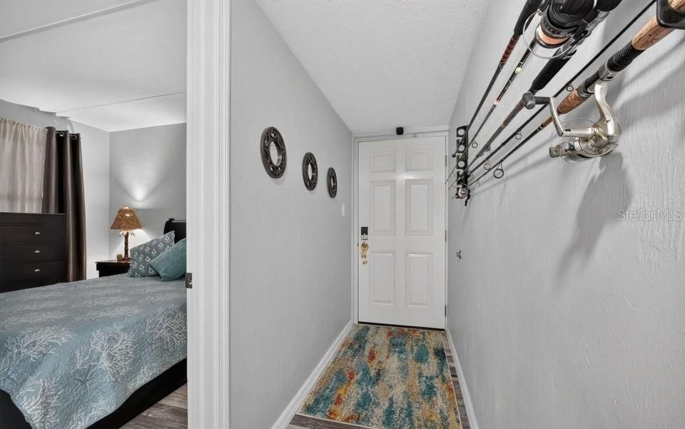 For Sale: $260,000 (2 beds, 2 baths, 925 Square Feet)