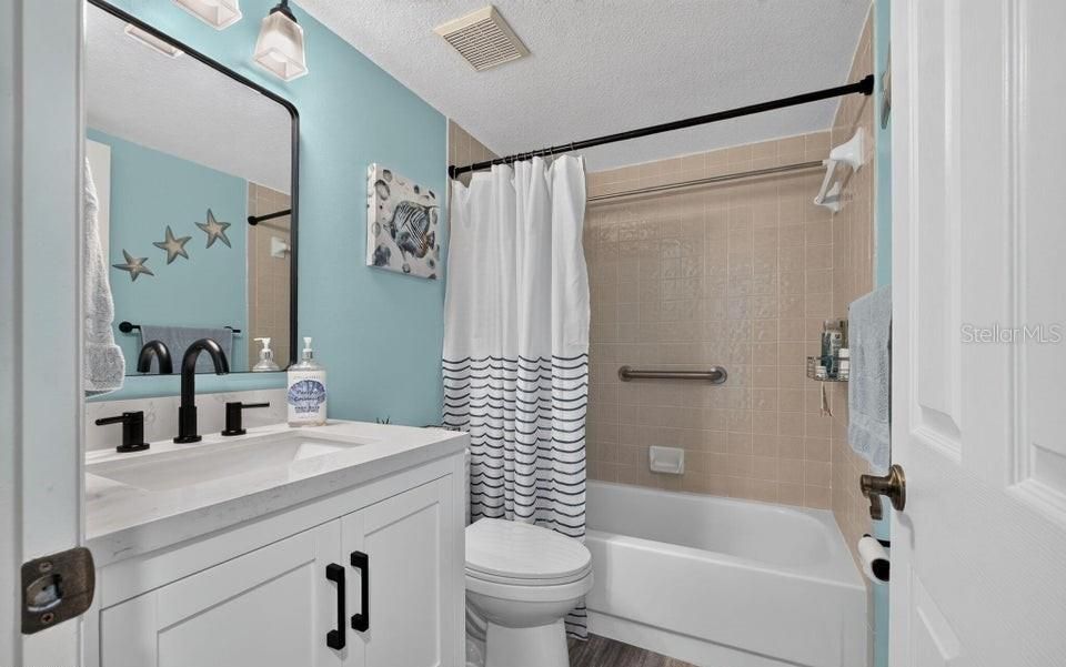 For Sale: $260,000 (2 beds, 2 baths, 925 Square Feet)