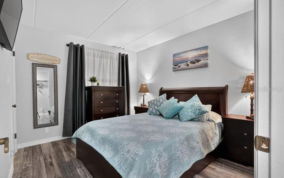 For Sale: $260,000 (2 beds, 2 baths, 925 Square Feet)