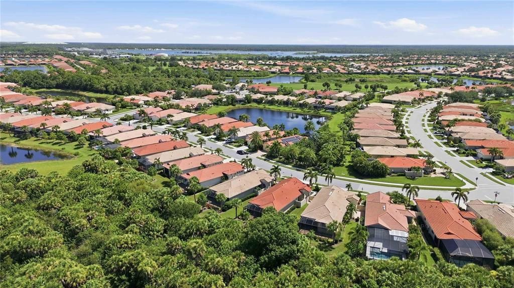 На продажу: $400,000 (2 спален, 2 ванн, 1653 Квадратных фут)