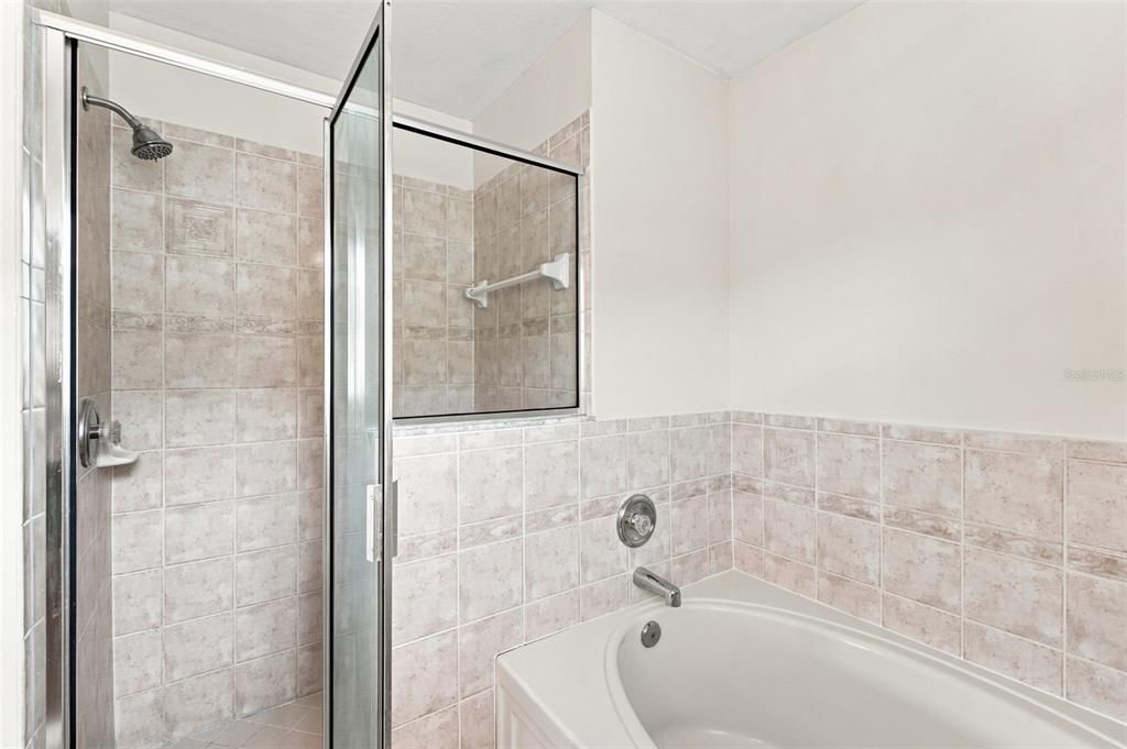 На продажу: $369,900 (4 спален, 2 ванн, 1564 Квадратных фут)